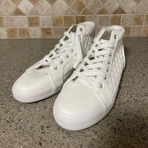 Echo Unltd Men’s Quilted High Top White Sneaker Size 9.5